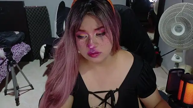 Snapshot of MaggaCass chatting on October 26, 2025, 12:38 am MaggaCass online show from October 26, 2025, 12:38 am