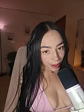 Snapshot of helena_smith chatting on July 15, 2026, 4:18 am helena smith online show from July 15, 2026, 4:18 am