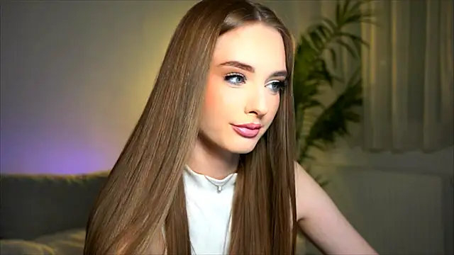 petitegonwiild online show from April 8, 2026, 4:07 pm