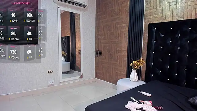 Laross25 online show from February 15, 2026, 8:27 pm