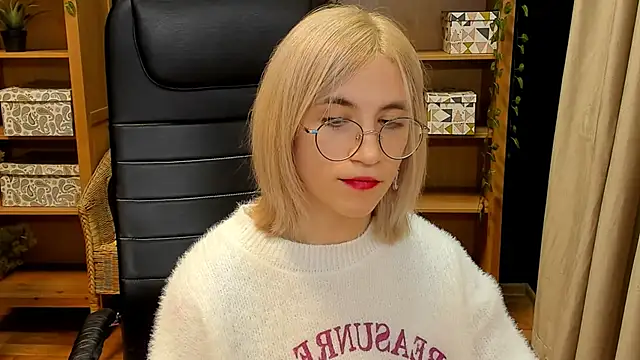 Moon13152 online show from December 6, 2024, 3:41 am