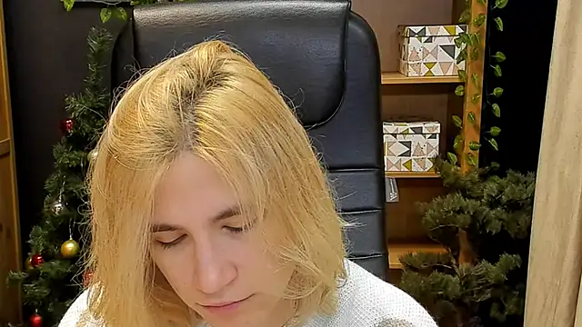 Moon13152 online show from December 25, 2024, 9:22 pm