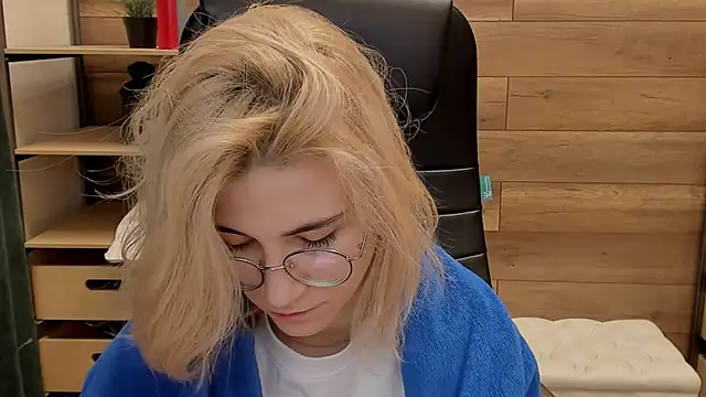 Moon13152 online show from January 2, 2025, 10:22 pm