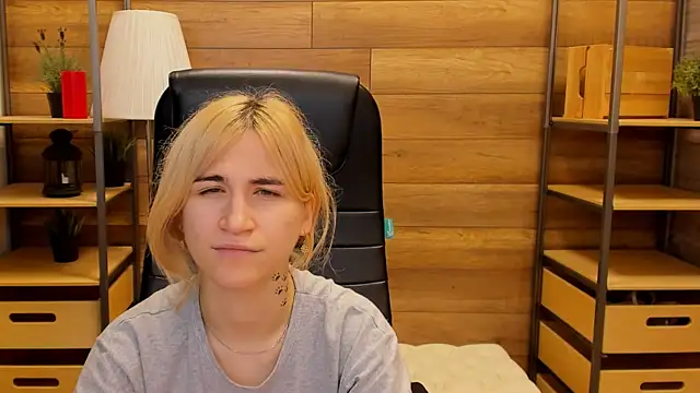 Moon13152 online show from January 4, 2025, 10:55 pm