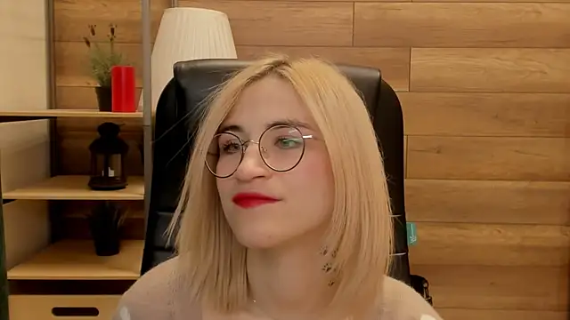 Moon13152 online show from January 7, 2025, 6:56 pm