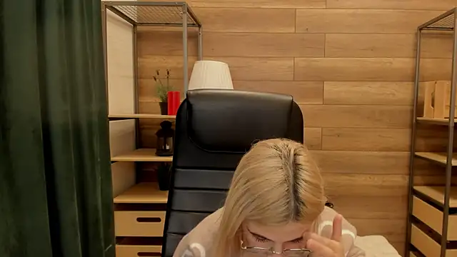 Moon13152 online show from January 7, 2025, 9:57 pm