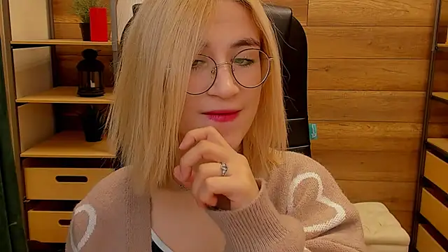 Moon13152 online show from January 8, 2025, 9:23 pm