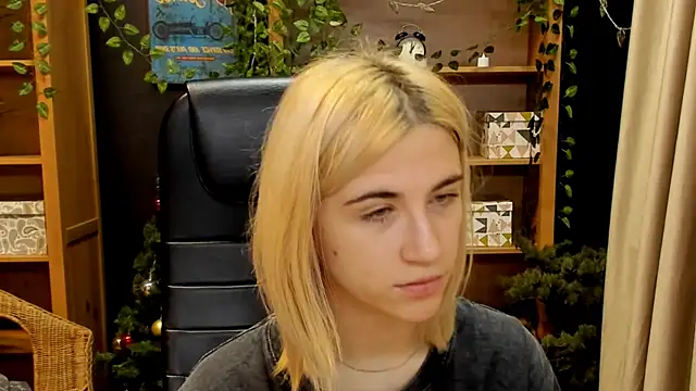 Moon13152 online show from January 9, 2025, 9:16 pm