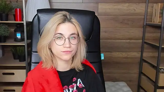 Moon13152 online show from January 23, 2025, 4:19 am