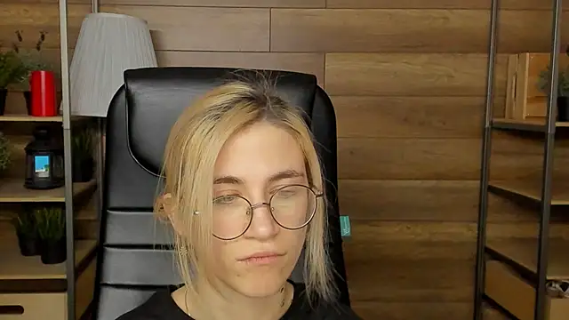 Moon13152 online show from January 23, 2025, 8:02 pm