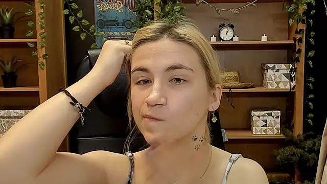 Moon13152 online show from January 25, 2025, 8:31 pm