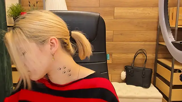 Moon13152 online show from January 27, 2025, 10:38 pm