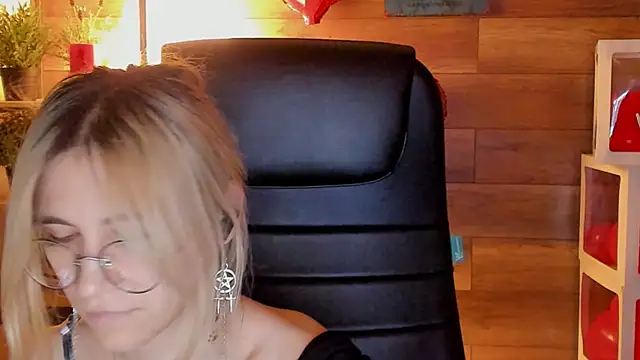 Moon13152 online show from March 9, 2025, 2:29 am