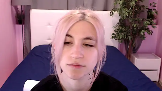 Moon13152 online show from March 22, 2025, 3:42 pm