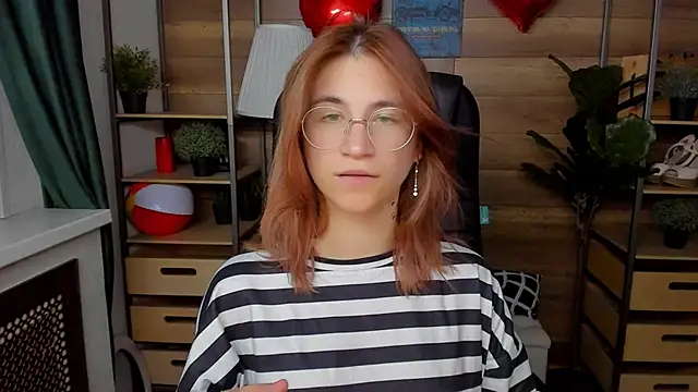 Moon13152 online show from September 24, 2025, 3:59 pm