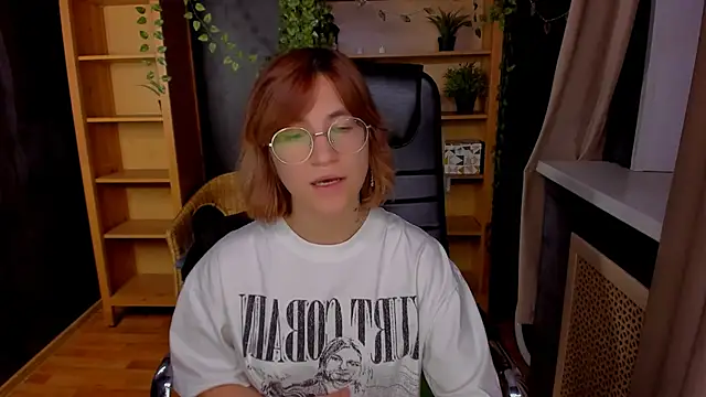 Moon13152 online show from October 24, 2025, 9:22 pm