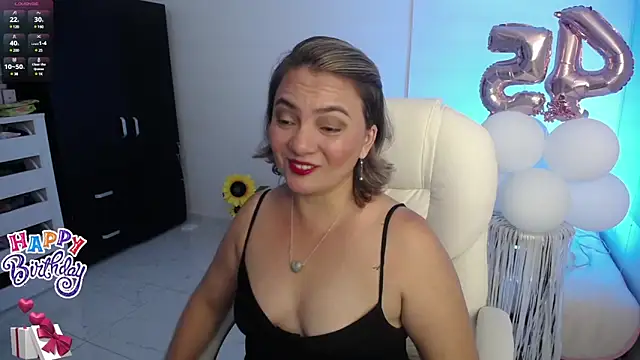 Snapshot of Chiraz_hasnaa chatting on January 12, 2025, 11:36 pm Chiraz hasnaa online show from January 12, 2025, 11:36 pm