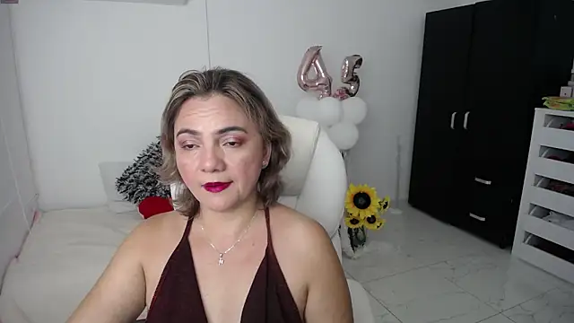 Snapshot of Chiraz_hasnaa chatting on January 27, 2025, 11:54 pm Chiraz hasnaa online show from January 27, 2025, 11:54 pm