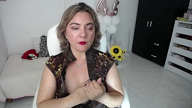 Snapshot of Chiraz_hasnaa chatting on February 1, 2025, 2:37 am Chiraz hasnaa online show from February 1, 2025, 2:37 am