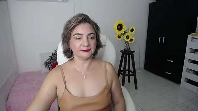 Snapshot of Chiraz_hasnaa chatting on February 20, 2025, 11:32 pm Chiraz hasnaa online show from February 20, 2025, 11:32 pm