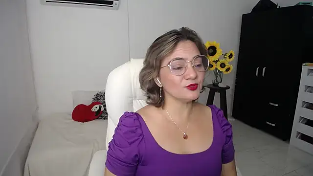 Snapshot of Chiraz_hasnaa chatting on March 22, 2025, 11:31 pm Chiraz hasnaa online show from March 22, 2025, 11:31 pm