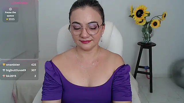 Snapshot of Chiraz_hasnaa chatting on October 25, 2025, 4:24 pm Chiraz hasnaa online show from October 25, 2025, 4:24 pm