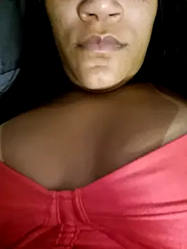 Snapshot of viannaiasmim chatting on October 29, 2025, 10:28 am viannaiasmim online show from October 29, 2025, 10:28 am