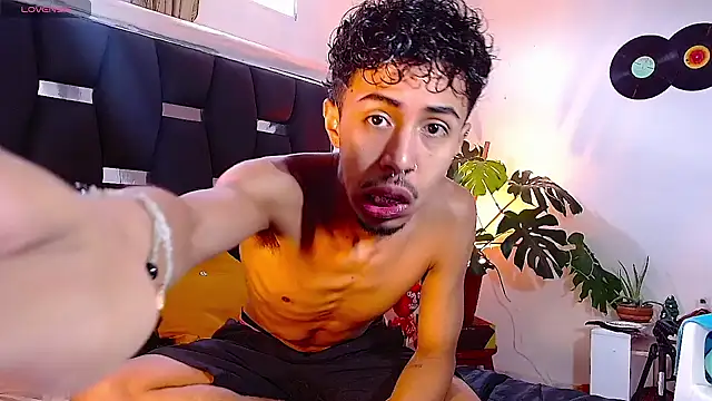 Snapshot of RyanRizzo chatting on December 10, 2024, 5:55 pm RyanRizzo online show from December 10, 2024, 5:55 pm