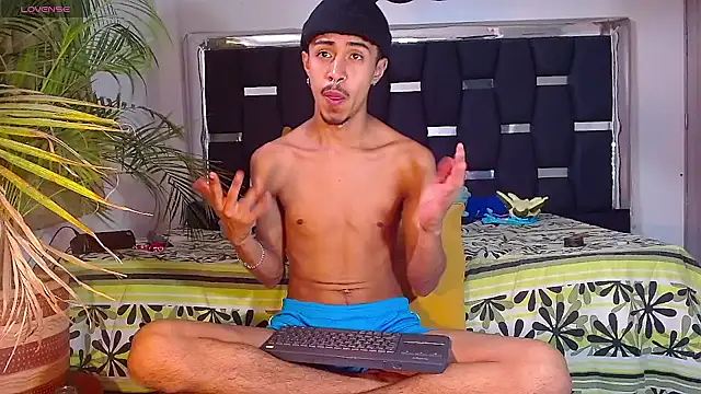 Snapshot of RyanRizzo chatting on January 30, 2025, 9:14 pm RyanRizzo online show from January 30, 2025, 9:14 pm