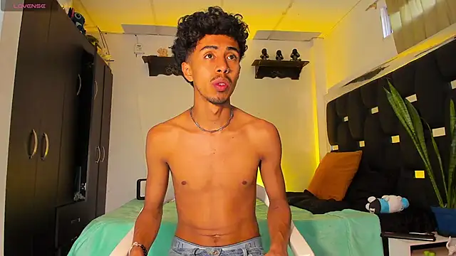 Snapshot of RyanRizzo chatting on March 15, 2025, 11:06 pm RyanRizzo online show from March 15, 2025, 11:06 pm