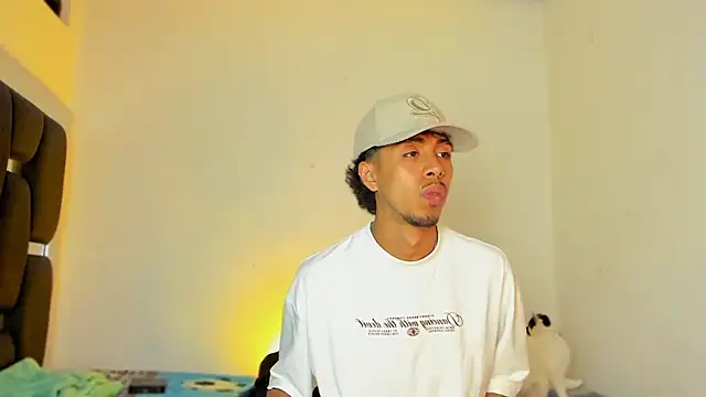 Snapshot of RyanRizzo chatting on November 3, 2025, 10:53 pm RyanRizzo online show from November 3, 2025, 10:53 pm