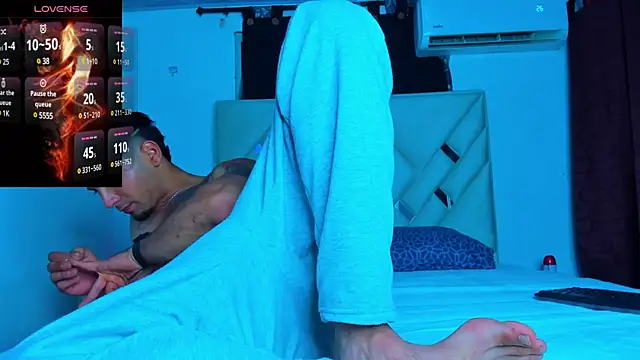 Snapshot of Rich_boy01 chatting on December 29, 2024, 4:27 am Rich boy01 online show from December 29, 2024, 4:27 am