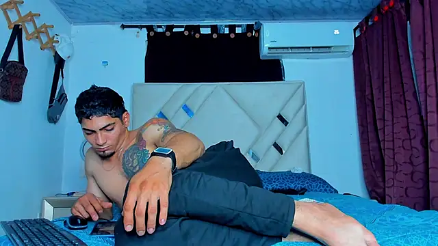 Snapshot of Rich_boy01 chatting on January 21, 2025, 2:43 am Rich boy01 online show from January 21, 2025, 2:43 am