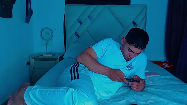 Snapshot of Rich_boy01 chatting on February 17, 2025, 3:25 am Rich boy01 online show from February 17, 2025, 3:25 am