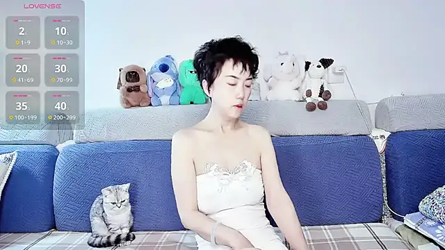 Snapshot of 9ering-Er chatting on October 13, 2025, 7:58 pm 9ering-Er online show from October 13, 2025, 7:58 pm