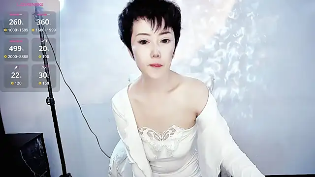 Snapshot of 9ering-Er chatting on October 27, 2025, 9:52 pm 9ering-Er online show from October 27, 2025, 9:52 pm