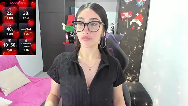 Snapshot of Emilytafur chatting on December 11, 2024, 7:25 pm Emilytafur online show from December 11, 2024, 7:25 pm