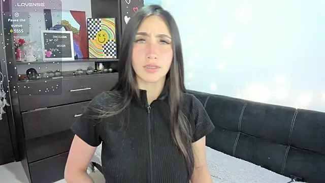 Snapshot of Emilytafur chatting on February 14, 2025, 12:19 am Emilytafur online show from February 14, 2025, 12:19 am