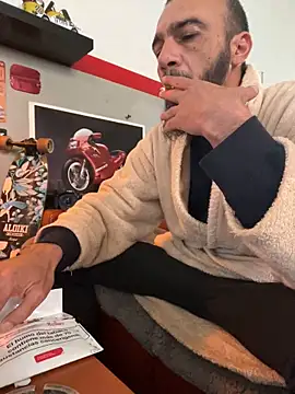 Snapshot of donnuozfutura chatting on February 1, 2025, 12:16 pm donnuozfutura online show from February 1, 2025, 12:16 pm