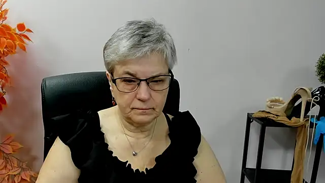 Snapshot of IrisDream chatting on October 10, 2025, 6:34 am IrisDream online show from October 10, 2025, 6:34 am