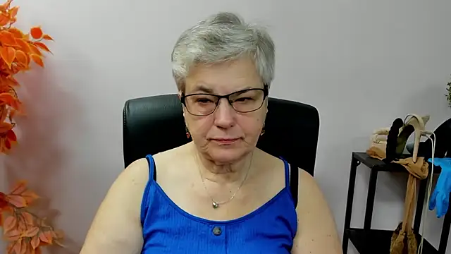 Snapshot of IrisDream chatting on October 13, 2025, 6:24 am IrisDream online show from October 13, 2025, 6:24 am