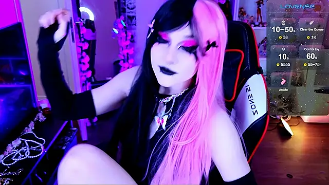 Aki  Ra online show from March 15, 2026, 9:32 pm