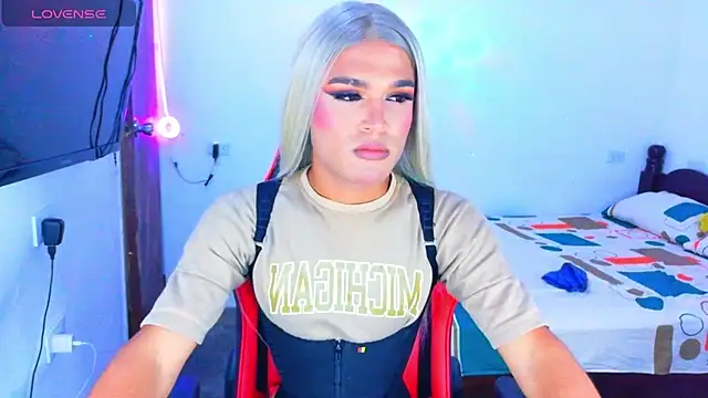 AllisonsweetZ online show from April 7, 2026, 4:18 pm