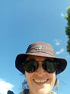 sophie banger online show from October 2, 2025, 8:27 pm