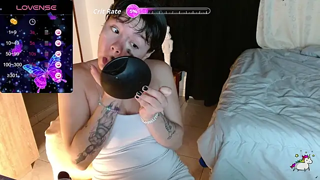 TRIXIE TANG28 online show from December 16, 2025, 4:06 am