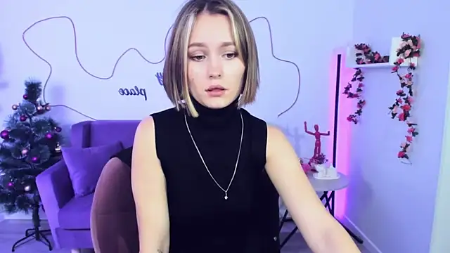 BritnieCute online show from December 18, 2024, 8:31 am