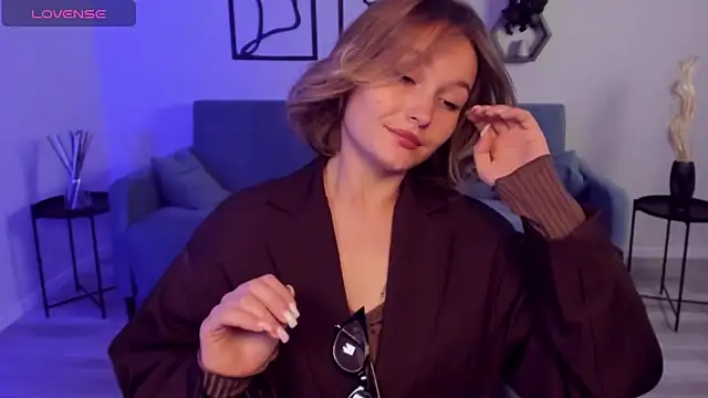 BritnieCute online show from October 8, 2025, 5:16 am