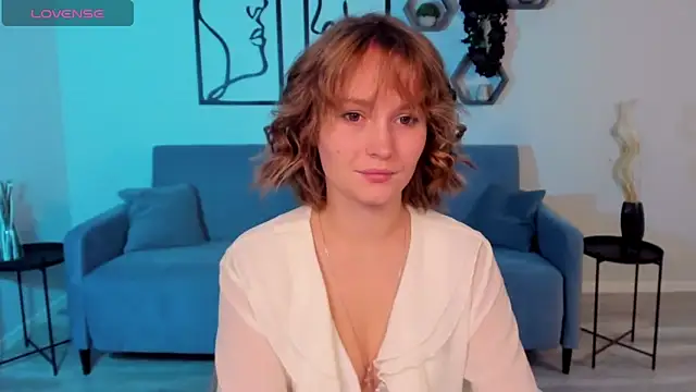 BritnieCute online show from November 4, 2025, 5:06 am