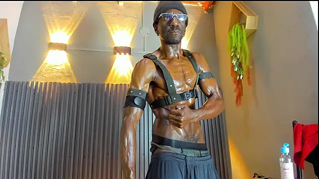 jhonjairo85  online show from December 1, 2025, 4:28 am