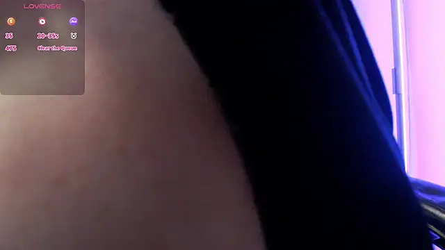 Bigbittiesandfun online show from April 13, 2026, 7:03 am